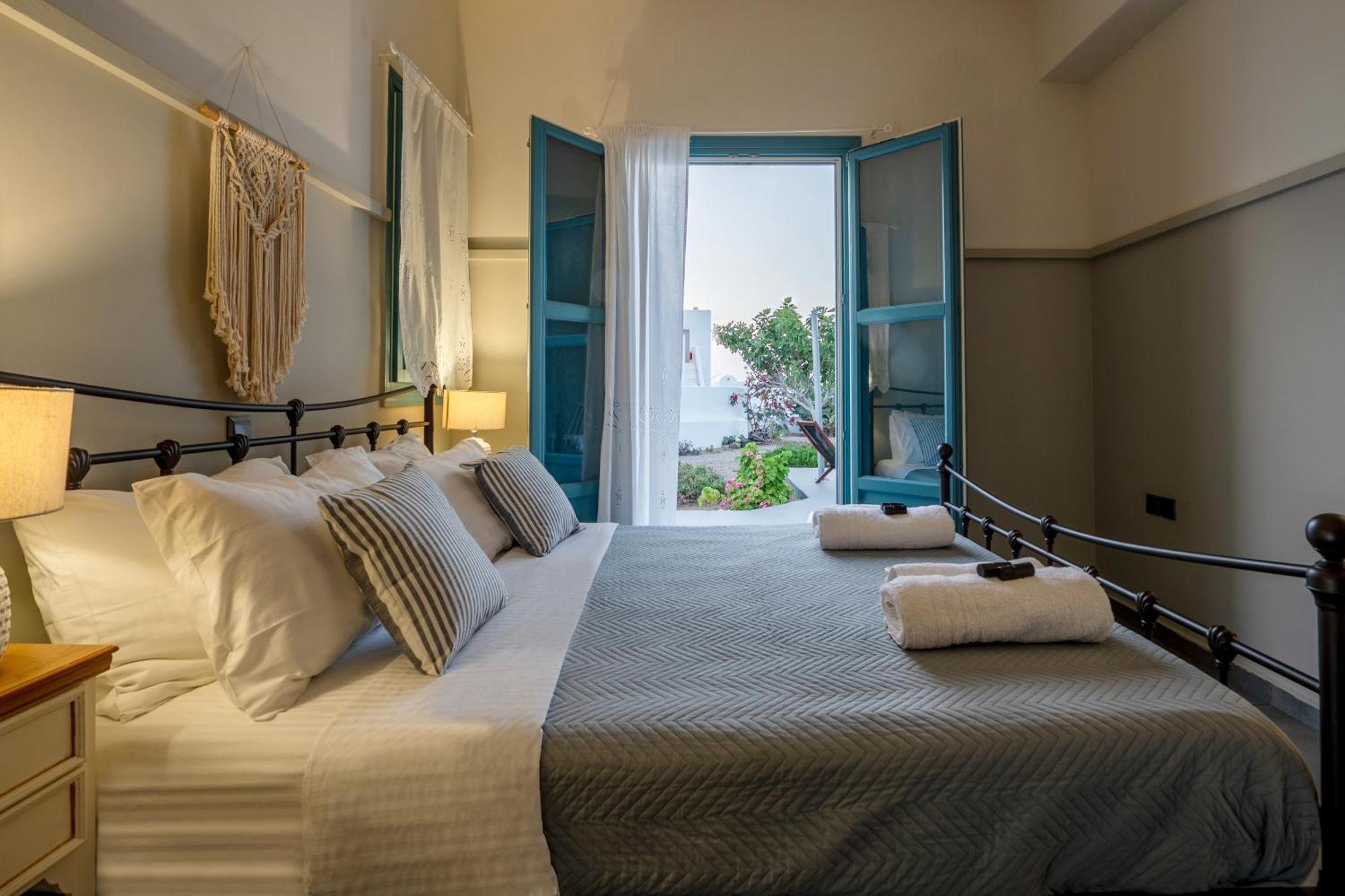 Adagio Kamari (Santorini)