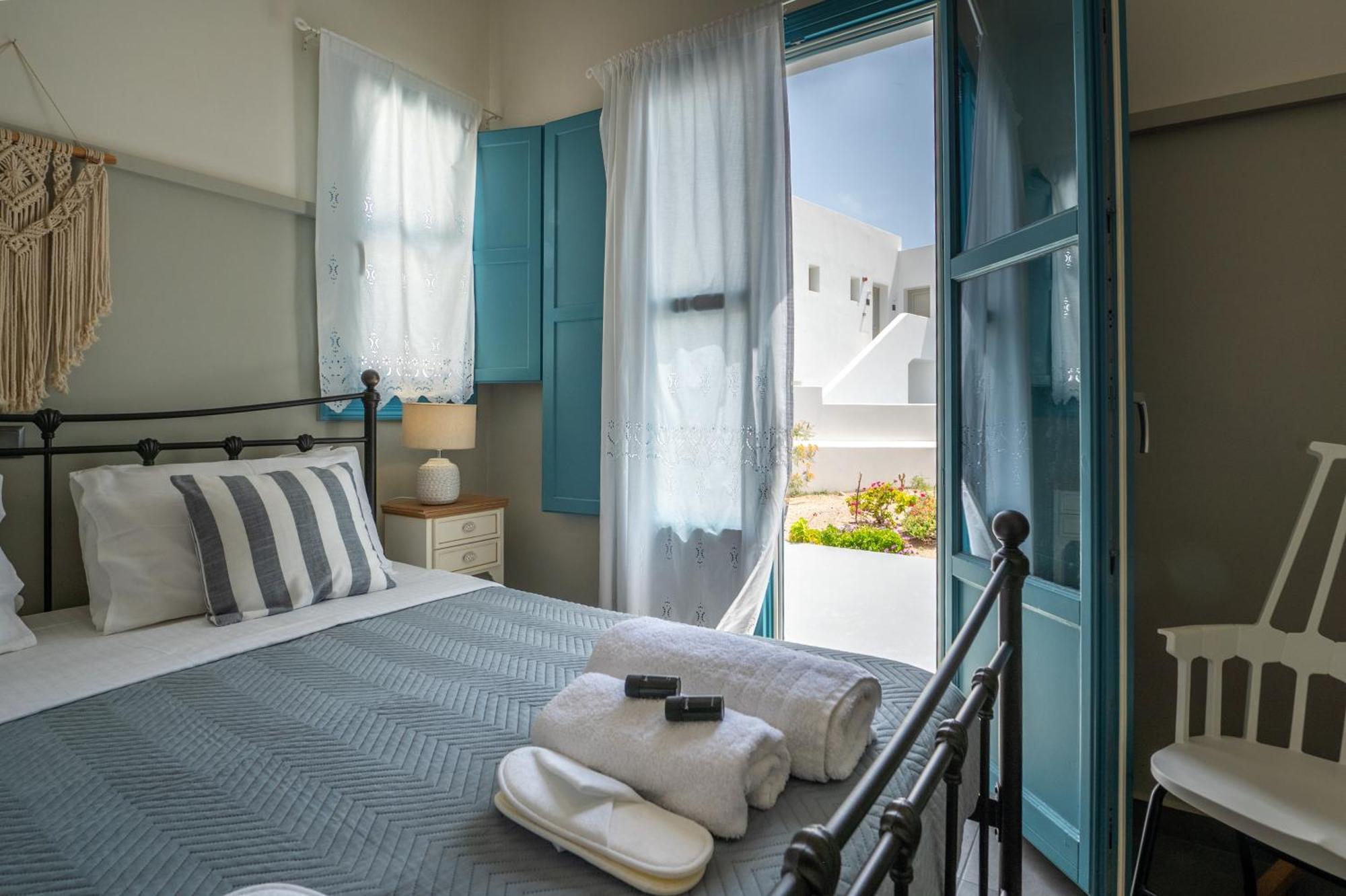 Adagio Kamari (Santorini)